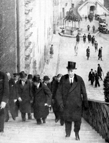 Le président Doumergue visitant le château de la duchesse Anne, à Nantes en 1930.