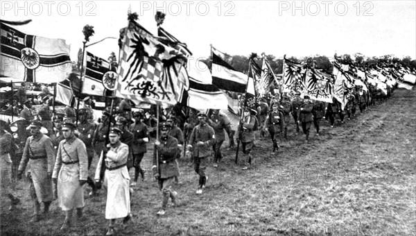 Rassemblement des "Casques d'acier" au Champ de manoeuvres de Coblance, en 1930.