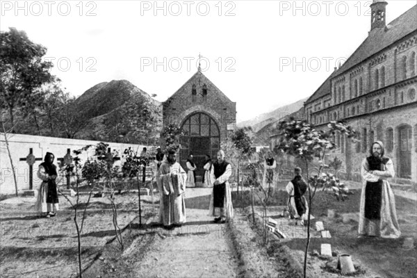 Le cimetière d'une Trappe à 150 kms à l'ouest de Pékin (1910).