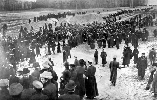 Funérailles de Léon Tolstoï à la gare d'Astapovo, en Russie (1910).