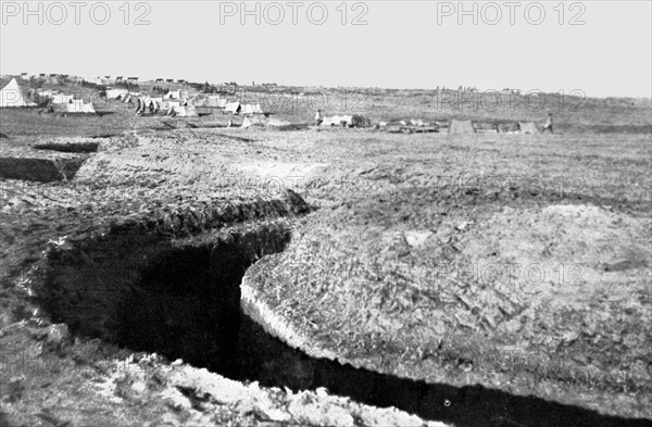 Première Guerre Mondiale. 
Les défenses de Salonique inspectées par le général Sarrail (1916).