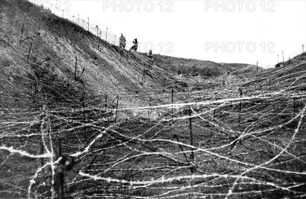 Première Guerre Mondiale. 
Les défenses de Salonique inspectées par le général Sarrail (1916)