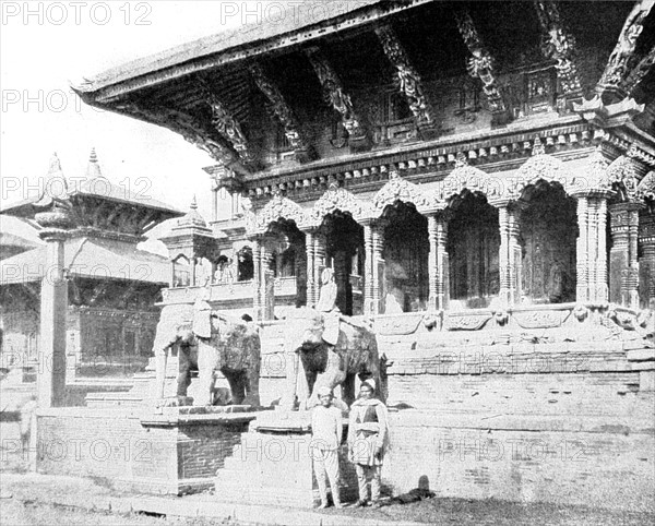 Un temple à Patan, au Népal (1929).