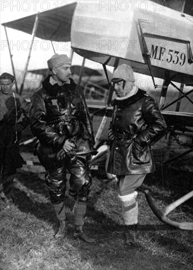 Gabriele d'Annunzio and his pilote in Italy, 1916