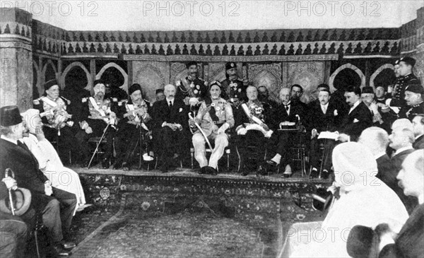 Inauguration par Mohammed el Habib, bey de Tunis, de la salle des conférences de l'Institut Musulman à Paris, en 1926.