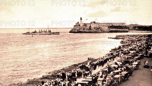 En rade de la Havane, arrivée du destroyer à bord duquel se trouve le président Coolidge, en 1928