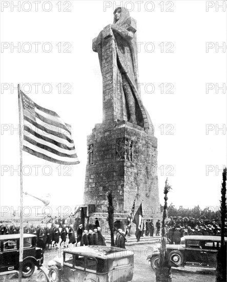 Inauguration d'un monument à Christophe Colomb, à Palos, d'où il s'embarqua le 3 août 1492