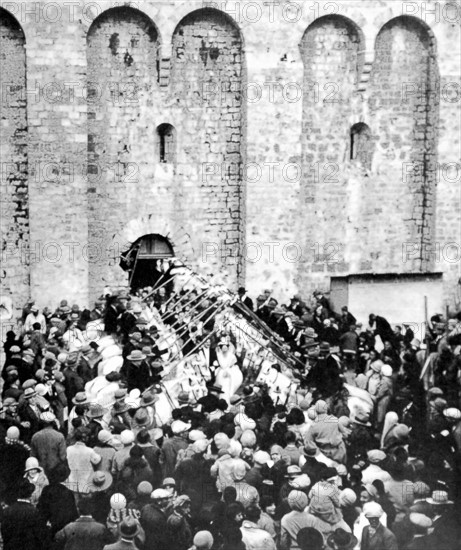 Mariage provençal aux Saintes-Maries-de-la-Mer (1928)