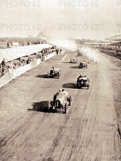 Circuit automobile de Touraine. Départ du Grand prix de vitesse de l'Automobile-Club