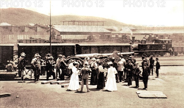 Boer War. One of the 155mm French guns is prepared to be sent to Ladysmith (1900)