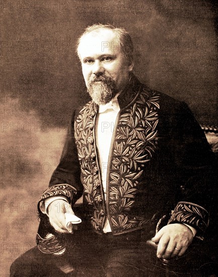 Portrait de M. Raymond Poincaré en costume d'académicien (1908)