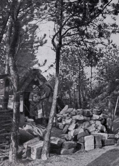 Première Guerre Mondiale. Un bureau de poste sur le front