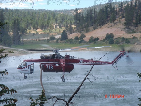 Hélicoptère anti-feu