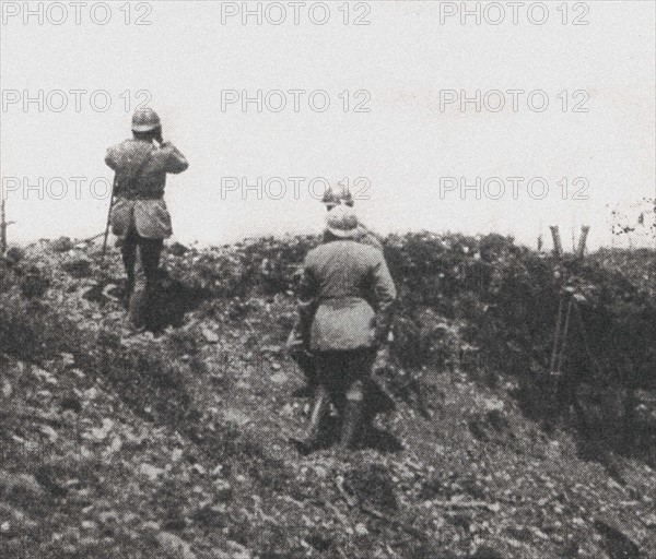 Le général Mangin observant l'attaque du fort de Douaumont