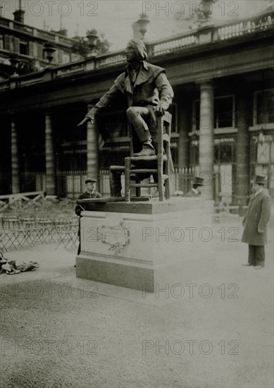 Statue de Camille Desmoulins au Palais Royal