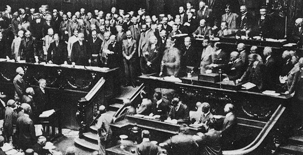 1930 / Effondrement de la république de Weimar