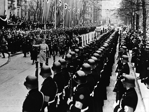 NS / Hitler military parade