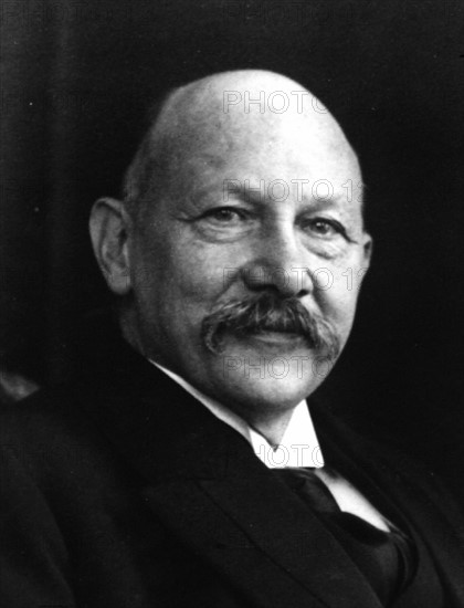 Kamerlingh Onnes, Heike, Dutch physicist.