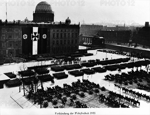 1935 / 3e Reich  / Proclamation du service militaire obligatoire