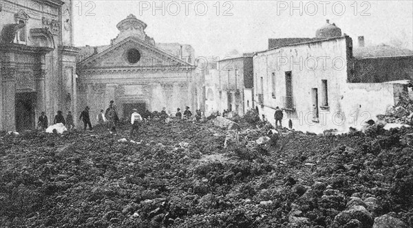 Italy : Vesuvius erupting in Naples.