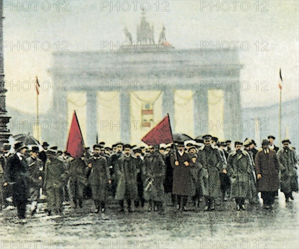 Germany, Berlin 16.00 ; Liebknecht proclaims the republic