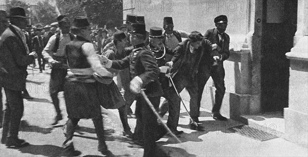 Assassination attempt in 1914 against archduke Franz-Ferdinand, heir of the throne, in Sarajevo.
