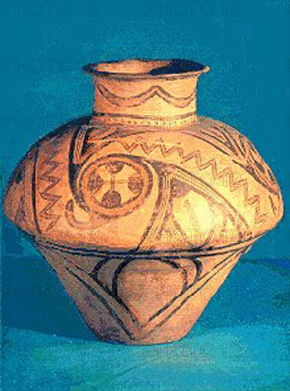 Vase en céramique peint (culture Cucuteni)