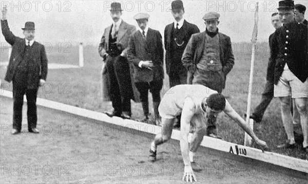 French athlet Jean Bouin just before the start of a race