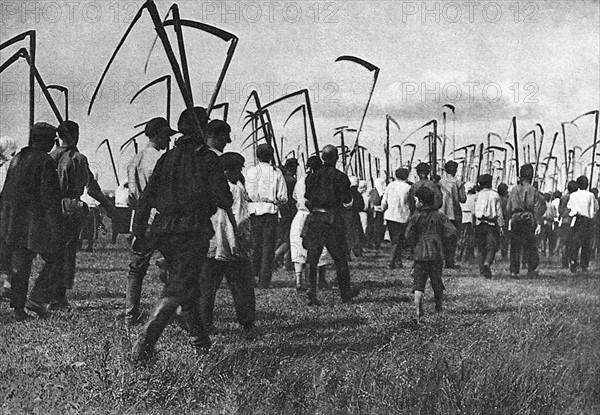 Farmers on their way to do their work, in the Soviet Union (1929)