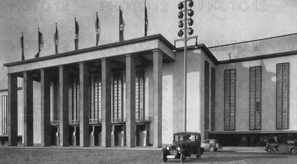 Vue extérieure d'une grande halle à Berlin