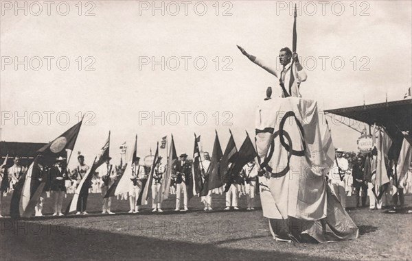 Géo André taking the oath at the 1924 Olympic Games