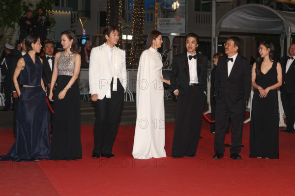 Cast of the film "Gun-Che" (Colony)