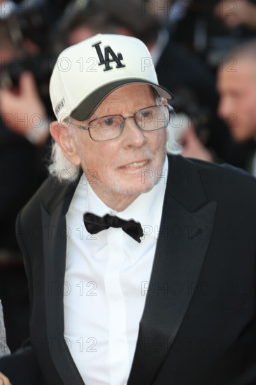 Bruce Dern lors de la montée des marches du film La Bataille de Gaulle: L'age de fer (De Gaulle: Tilting Iron) pendant le 79ème Festival de Cannes au Palais des Festivals le 20 mai, 2026 à Cannes, France.