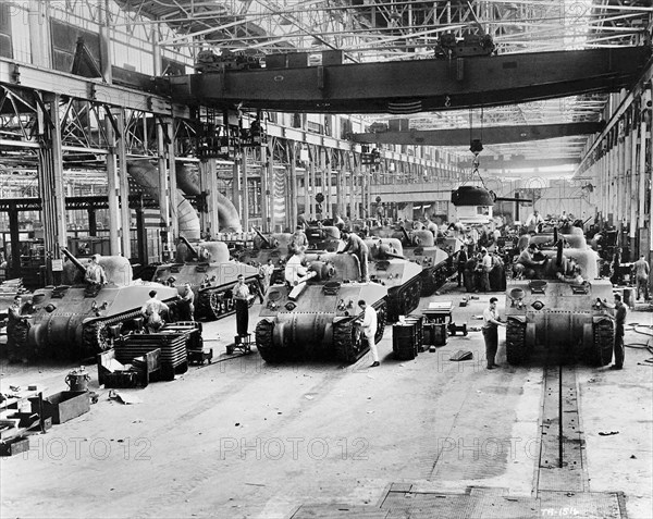 Usine de chars aux Etats-Unis, IIème Guerre mondiale.