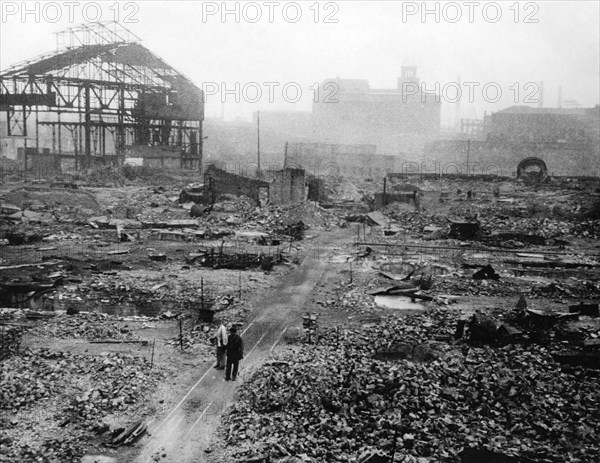 Usines Krupp de Essen en ruines (Ruhr, Allemagne), 1947.