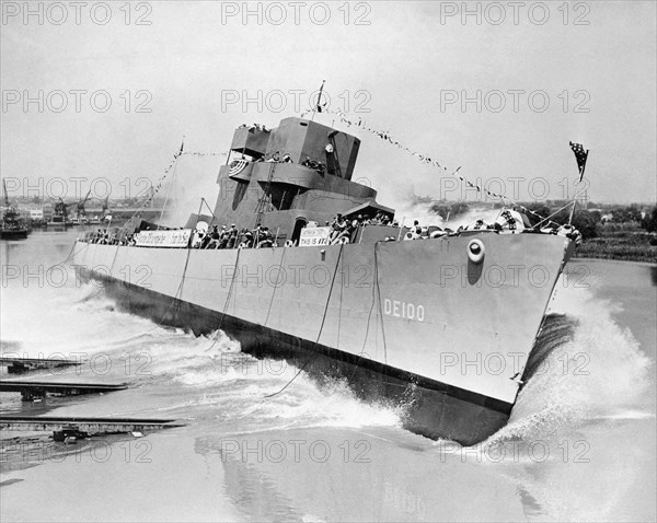 Launching an escort destroyer in the United States, 1944.