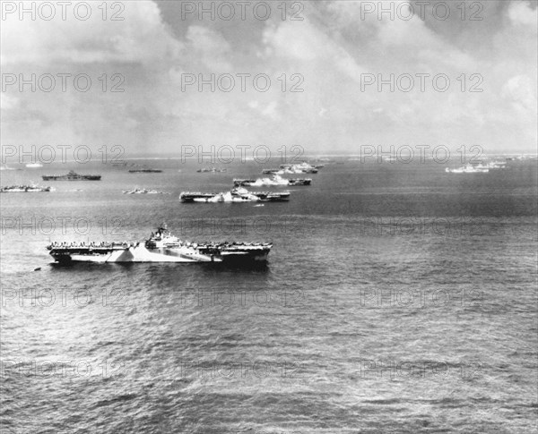 American warships in the Ulithi atoll (Pacific), 1944.