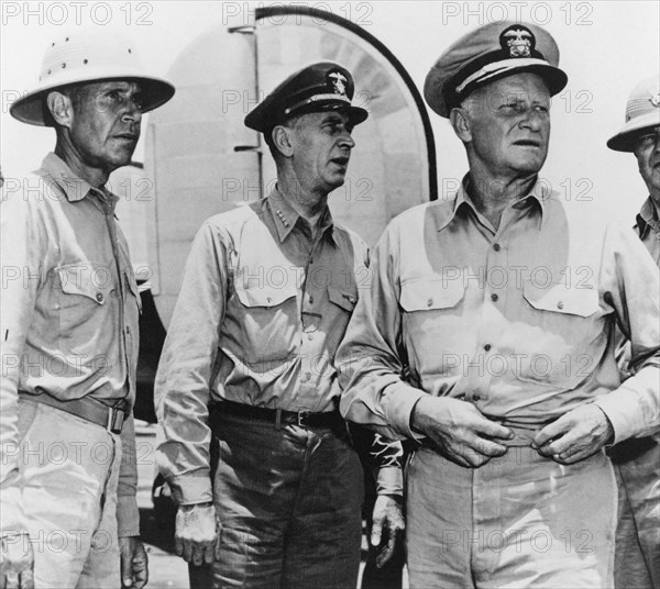 Amiraux américains Spruance, King et Nimitz (de gauche à droite), 1944-1945