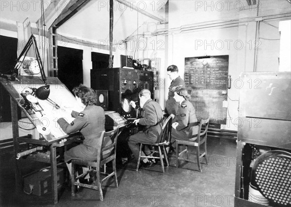 Interior of a British radar station of the "Chain Home",1939-40