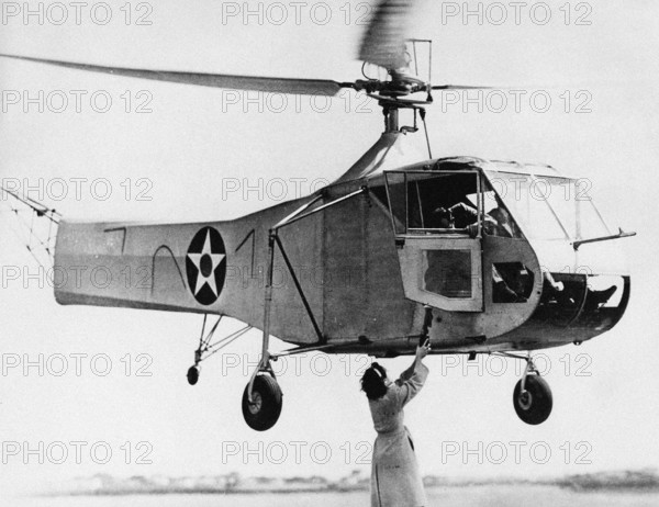 Canadian Canadair CL-215 hydroplane fighting a fire