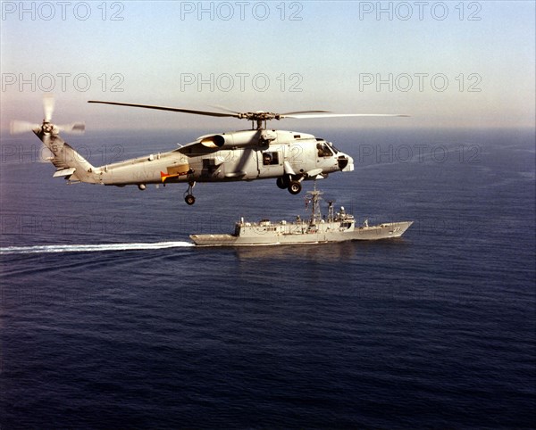 Hélicoptère américain de lutte ASM et sauvetage Sikorksky HS-2 "Blackharuk"