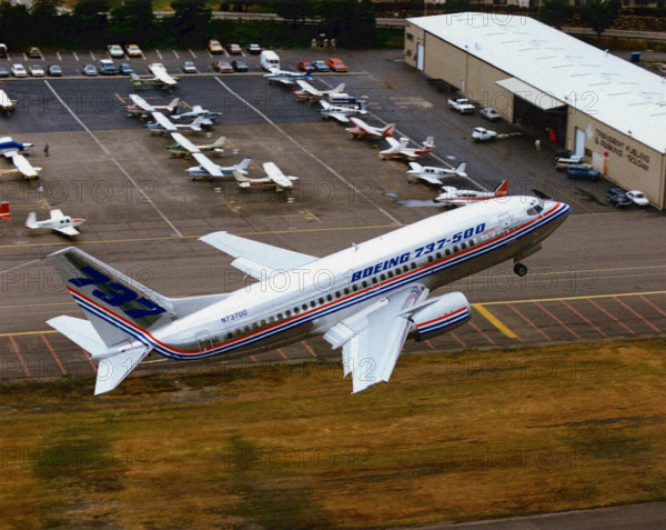 Prototype of the twin-engine medium-haul Boeing B 737-500 passenger plane