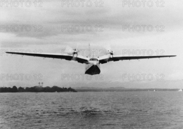 Dirigeable Zeppelin LZ 127 et hydravion Dornier Super-Wal.