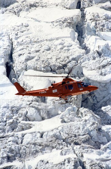 Hélicoptère italien Agusta A-109 K2.