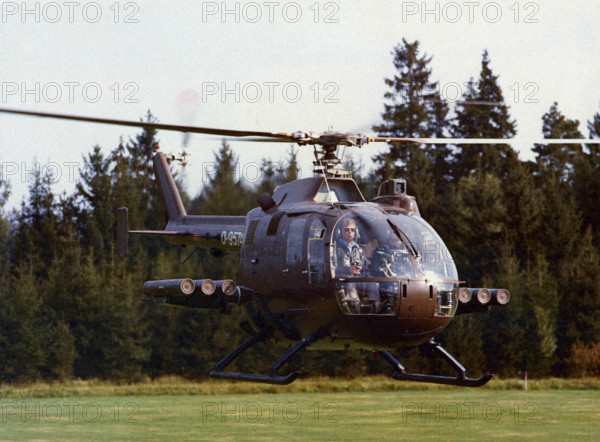 Hélicoptère allemand MBB Bo-105 avec lance-missiles HOT