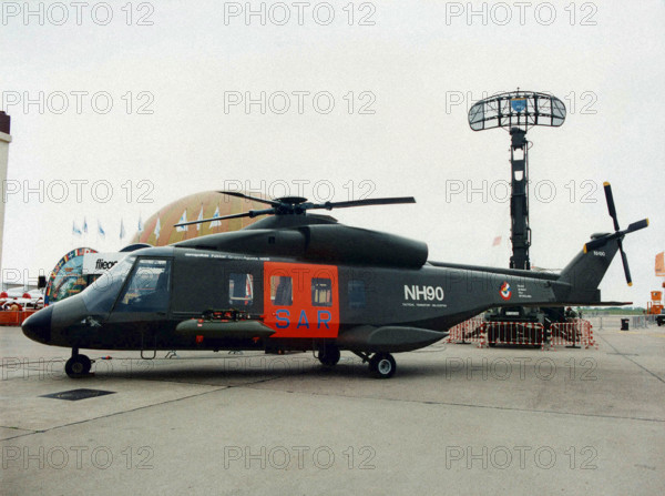 Hélicoptère européen Aérospatiale-MBB-Agusta-Fokker NH-90.