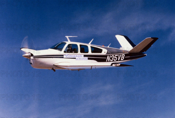 Avion de tourisme américain Beechcraft V35B Bonanza.