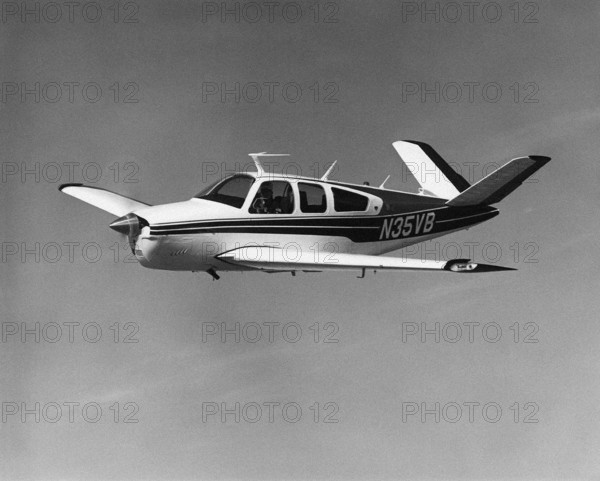 Avion de tourisme américain Beechcraft V35B Bonanza.