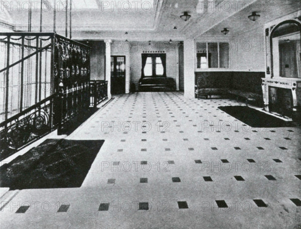 Liner " Lusitania". Main hall