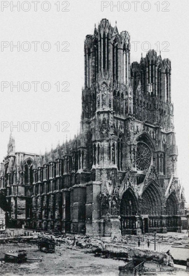 La cathédrale de Reims après le bombardement de 1914